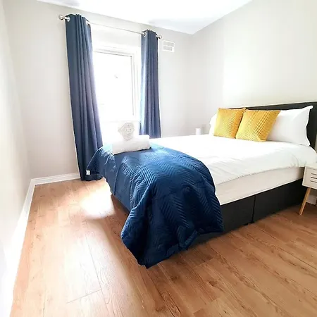 Large 5 Bedroom, Centre Apartment Galway