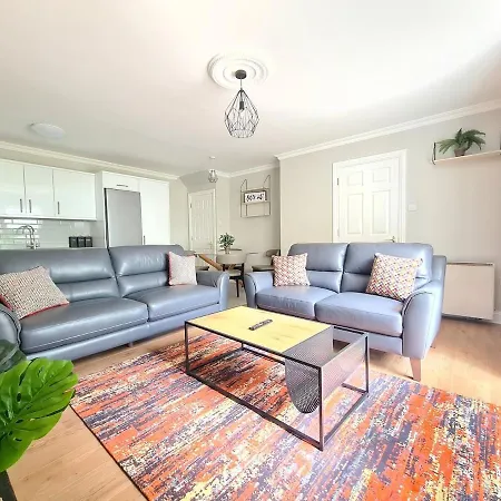 Large 5 Bedroom, Centre